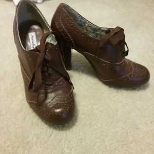 Brown Oxford heels